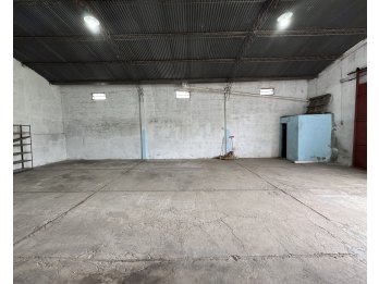 VENDO GALPON - ZONA BLAS PARERA Y REGIS MARTINEZ