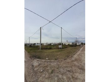 ESQUINA EN VENTA  A UNA CUADRA DE LA RUTA - COLONIA ENSAYO