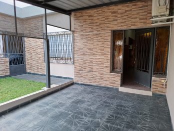 SE VENDE CASA DE 3 DORMITORIOS 2 BAÑOS QUINCHO 2 COCHERAS