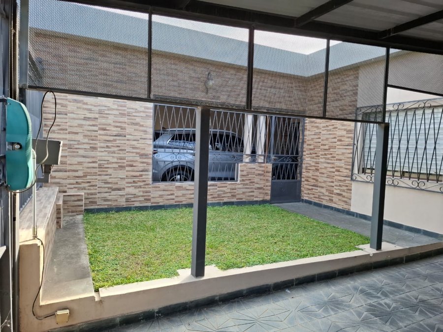 SE VENDE CASA DE 3 DORMITORIOS 2 BAÑOS QUINCHO 2 COCHERAS