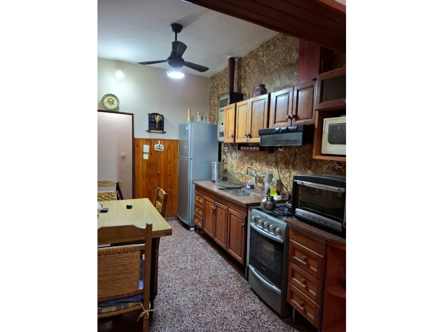 SE VENDE CASA DE 3 DORMITORIOS 2 BAÑOS QUINCHO 2 COCHERAS