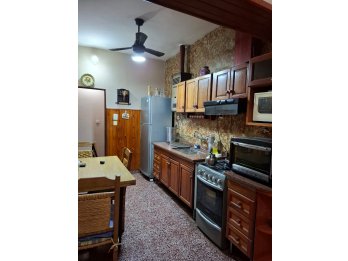 SE VENDE CASA DE 3 DORMITORIOS 2 BAÑOS QUINCHO 2 COCHERAS