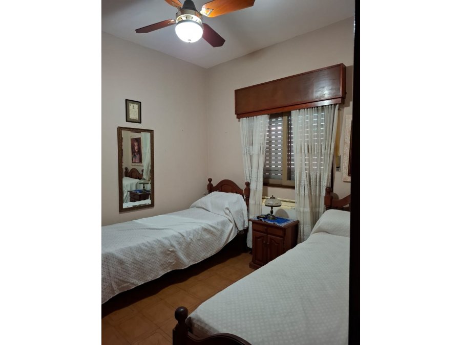 SE VENDE CASA DE 3 DORMITORIOS 2 BAÑOS QUINCHO 2 COCHERAS