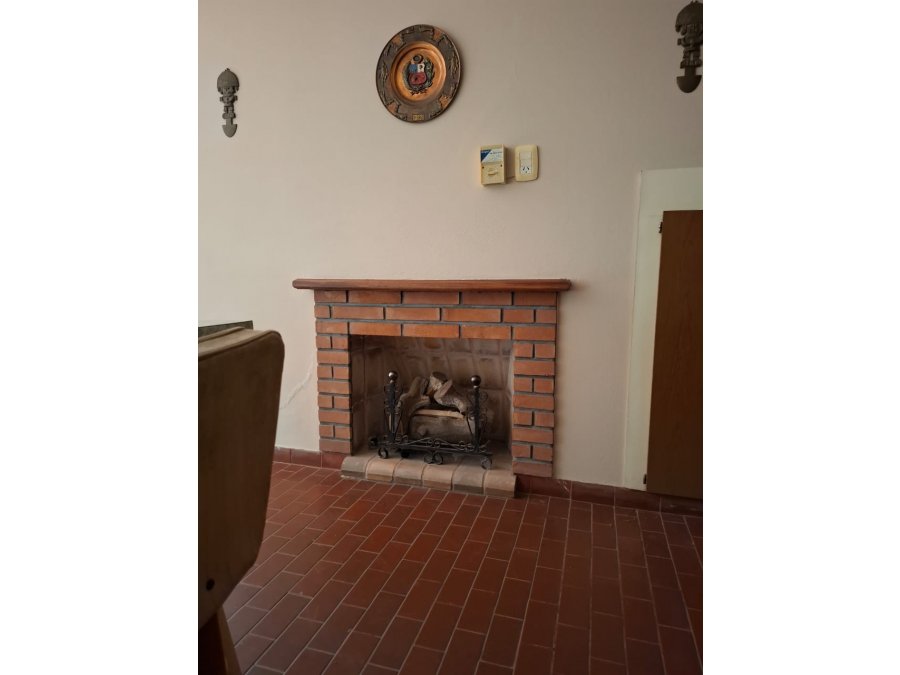 SE VENDE CASA DE 3 DORMITORIOS 2 BAÑOS QUINCHO 2 COCHERAS