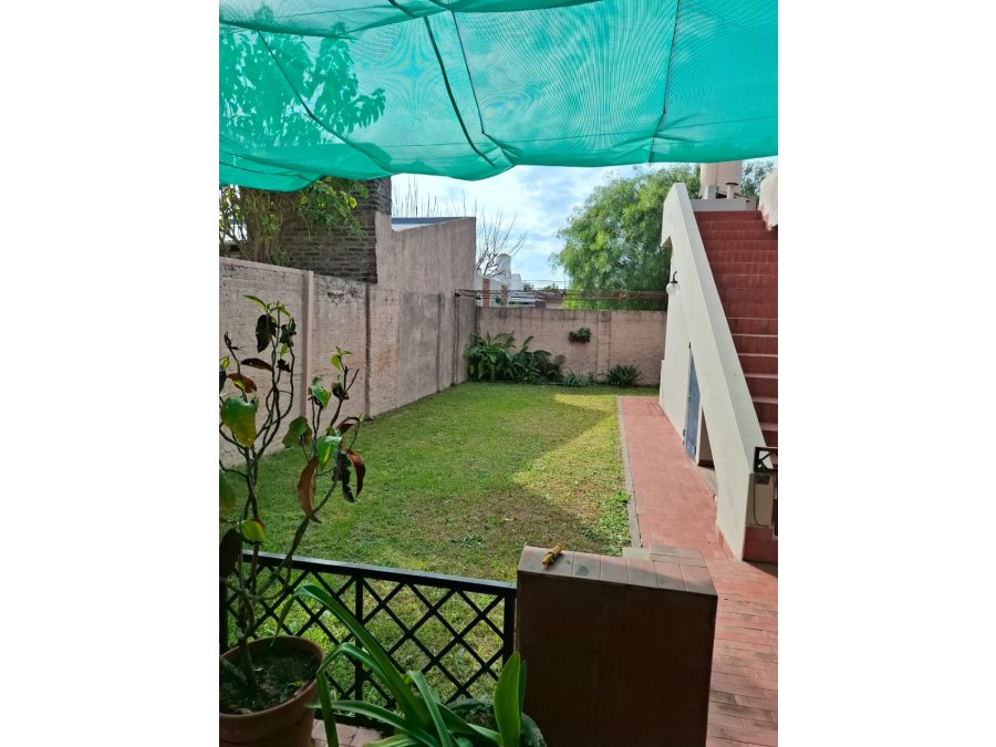 SE VENDE CASA DE 3 DORMITORIOS 2 BAÑOS QUINCHO 2 COCHERAS