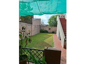 SE VENDE CASA DE 3 DORMITORIOS 2 BAÑOS QUINCHO 2 COCHERAS