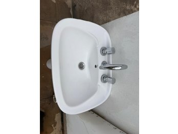 LAVATORIO DE PIE CON GRIFERÍA Y ACCESORIOS
