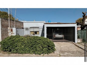Venta Casa Gran Terreno Apta Credito a metros de AV Ramirez