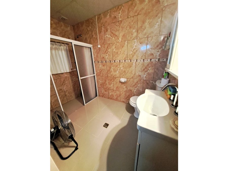 Venta casa 3 dormitorios 3 cocheras zona Fuerza Aerea