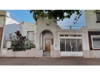 Venta Casa 2 dormis con cochera calle Alem a Reciclar