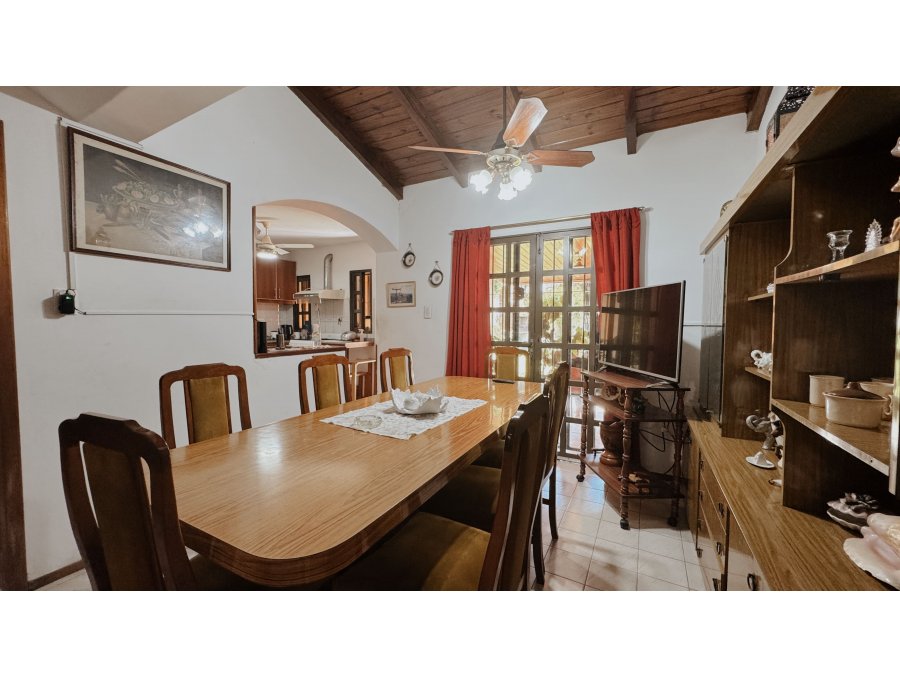 Venta casa 4 dormitorios con cochera y pileta Apta Credito