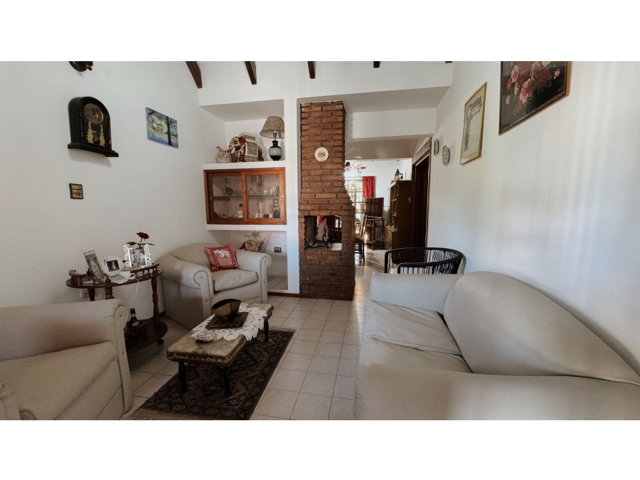 Venta casa 4 dormitorios con cochera y pileta Apta Credito
