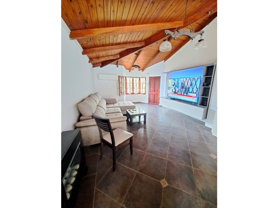 Venta Casa de 3 dormitorios, 2 cocheras y pileta