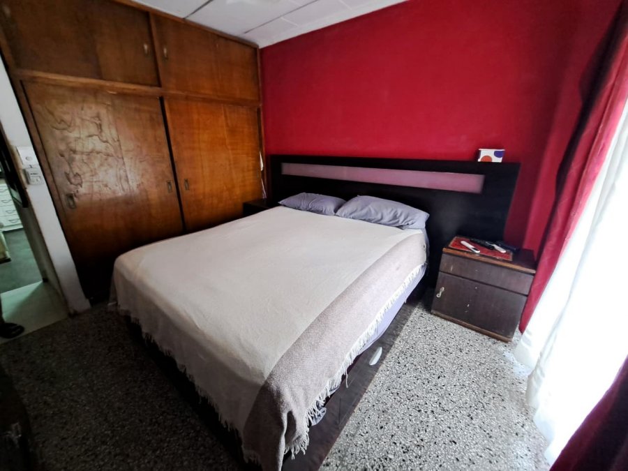 Venta Casa de 3 dormitorios, 2 cocheras y pileta