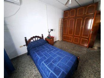 Venta Casa de 3 dormitorios, 2 cocheras y pileta