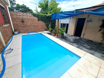 Venta Casa de 3 dormitorios, 2 cocheras y pileta