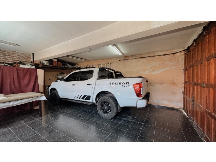 Venta Casa de 3 dormitorios, 2 cocheras y pileta