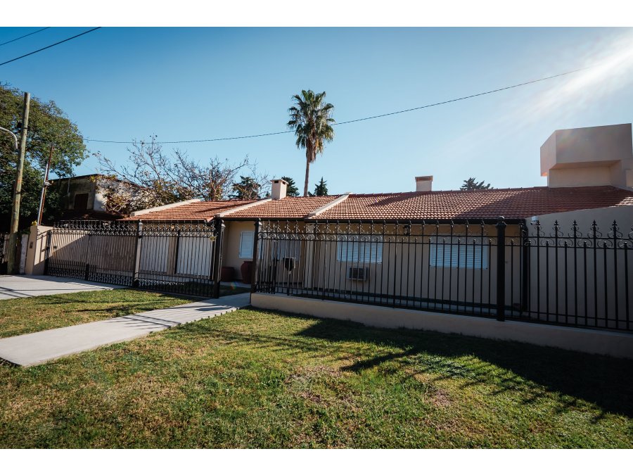 Venta Increible Casa zona La Toma 1240 m2