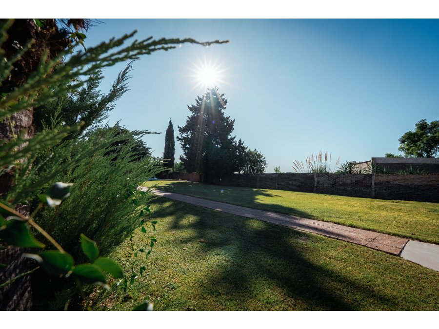 Venta Increible Casa zona La Toma 1240 m2