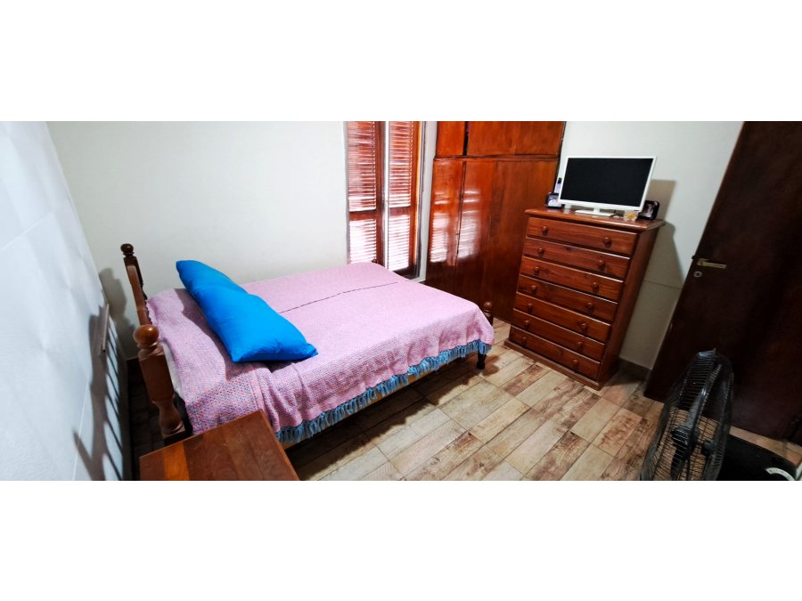 En venta amplia casa de 2 plantas ubicada en uno de los acce