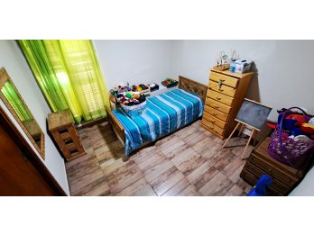 En venta amplia casa de 2 plantas ubicada en uno de los acce