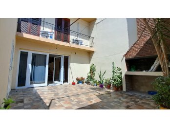 En venta amplia casa de 2 plantas ubicada en uno de los acce