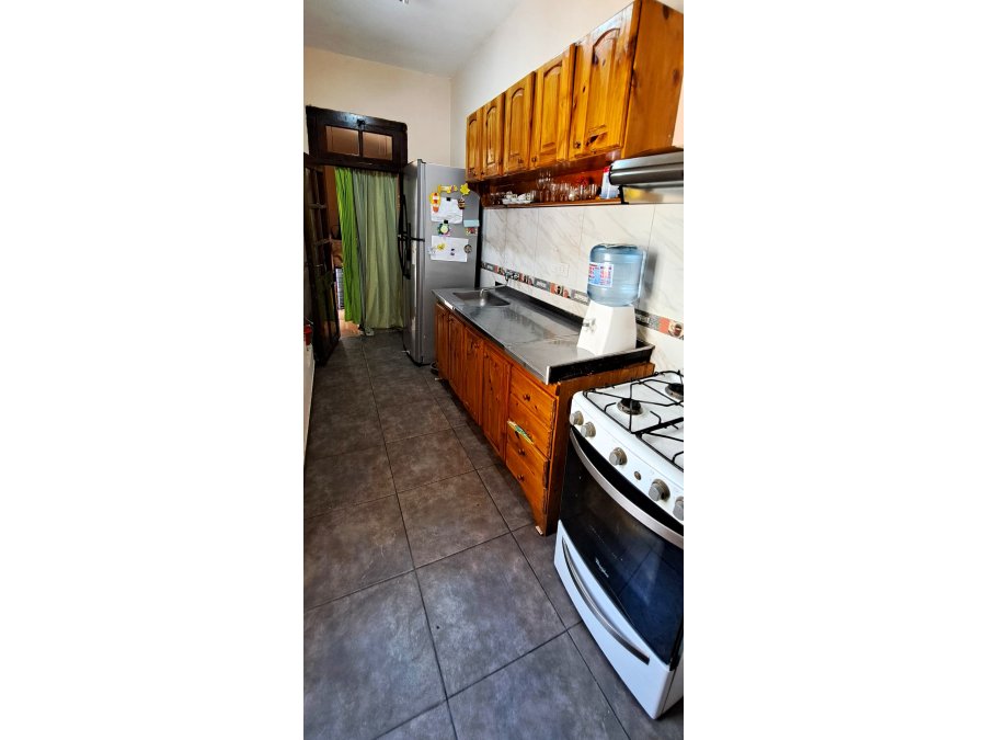 En venta amplia casa de 2 plantas ubicada en uno de los acce