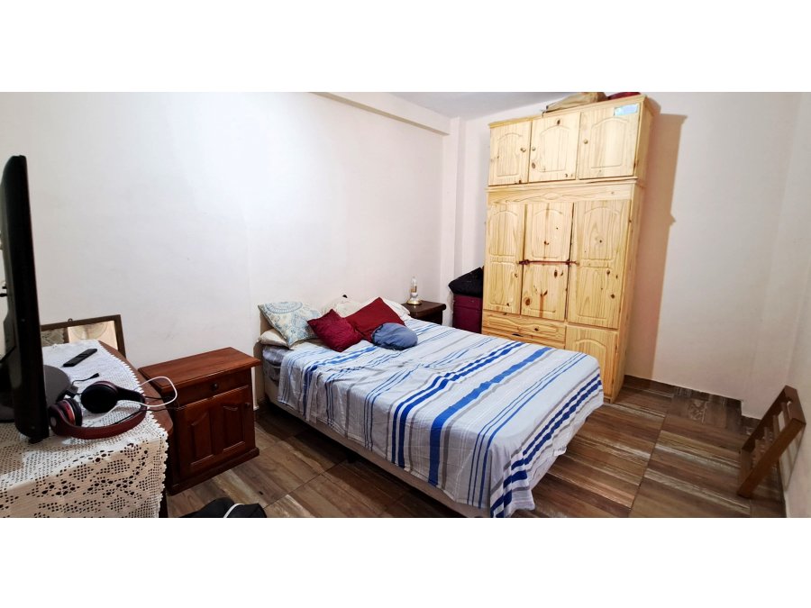 En venta amplia casa de 2 plantas ubicada en uno de los acce