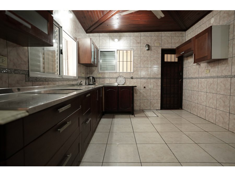 Venta Casa 3 dormitorios zona escuela Don bosco Apta credito