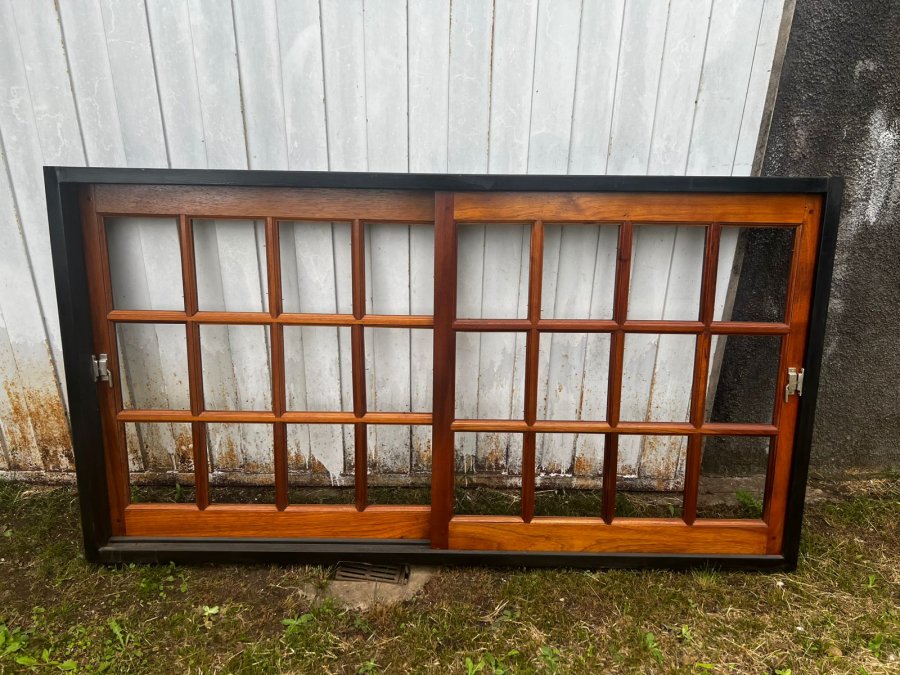 Ventana corrediza de madera