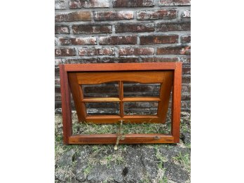 Ventana de madera de empuje
