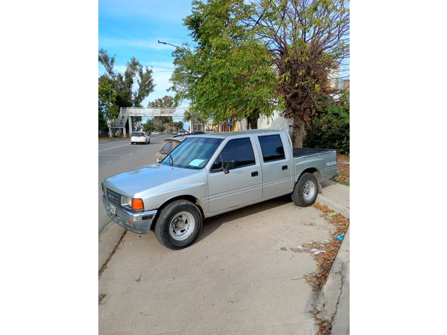 ISUZU DOBLE CABINA 4X2 - 2.5 L - MOD 94