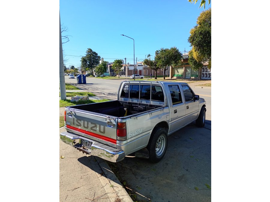 ISUZU DOBLE CABINA 4X2 - 2.5 L - MOD 94
