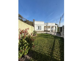 Av. de las Américas entre Newbery y Ramírez - Casa en Venta