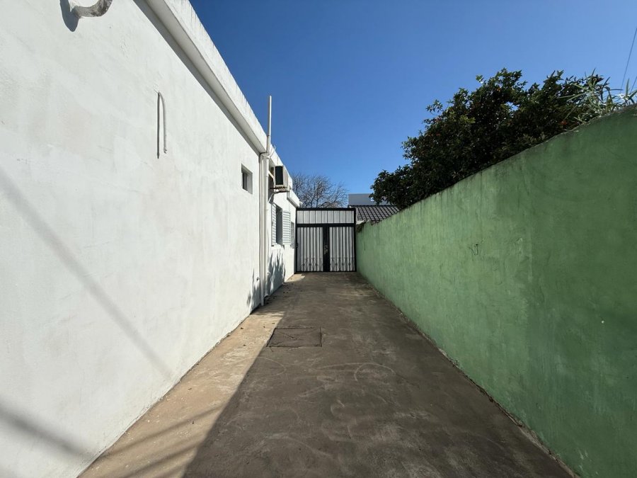 Av. de las Américas entre Newbery y Ramírez - Casa en Venta