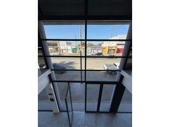 Av. Almafuerte y 3 de febrero - Local a ESTRENAR en Alquiler