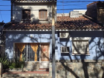 Casa en calle Nux de Paraná frente al Cae de 5 dormitorios