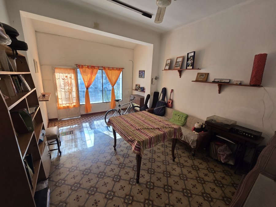 Casa en calle Nux de Paraná frente al Cae de 5 dormitorios