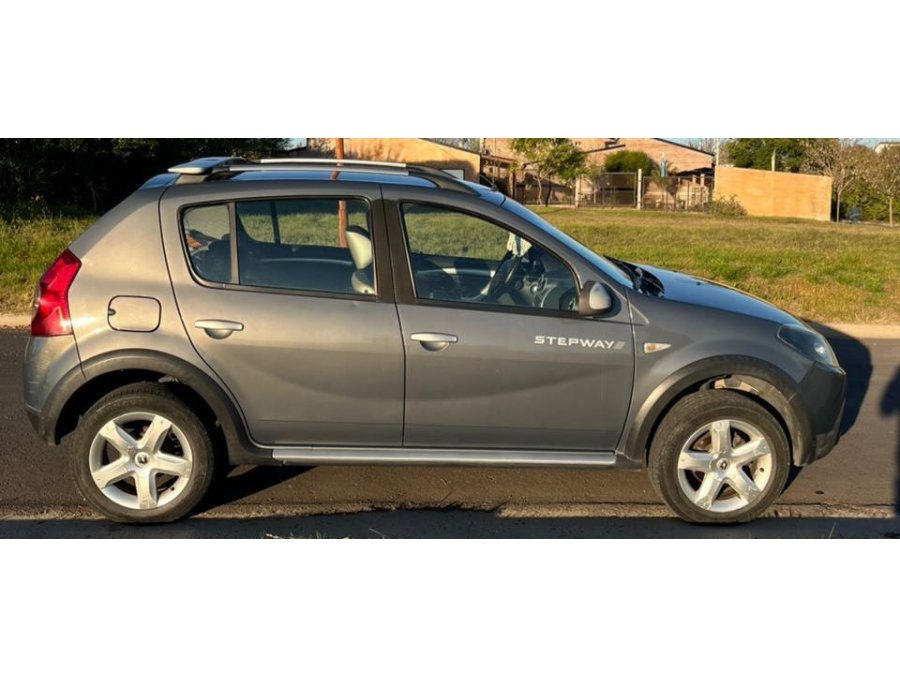 URGENTE VENDO SANDERO STEPWAY CON GNC 5ta