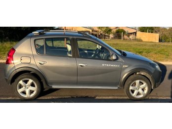 URGENTE VENDO SANDERO STEPWAY CON GNC 5ta