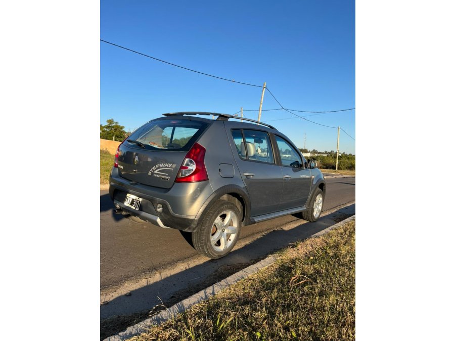 URGENTE VENDO SANDERO STEPWAY CON GNC 5ta