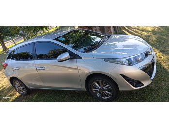 Vendo Yaris hermoso!!!