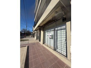 LOCAL COMERCIAL EN ALQUILER – LAPRIDA 839
