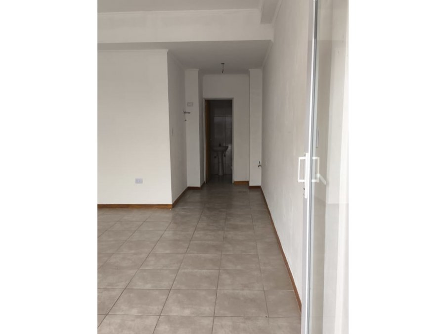 LOCAL COMERCIAL EN ALQUILER – LAPRIDA 839