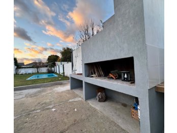 MODERNA CASA EN VENTA EN Paraná
