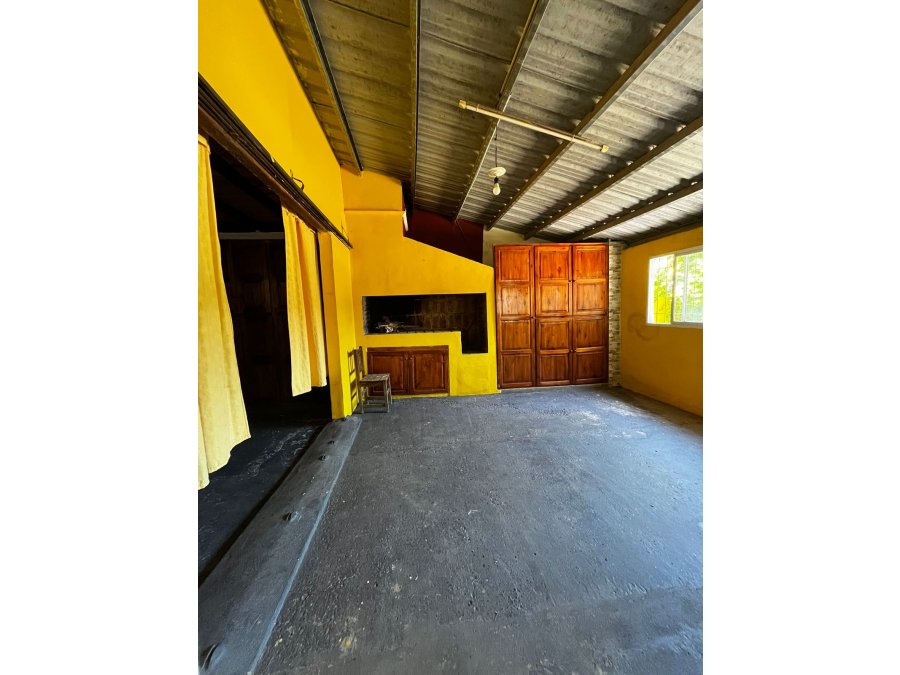 CASA EN VENTA - oportunidad inversion, Colonia Avellaneda