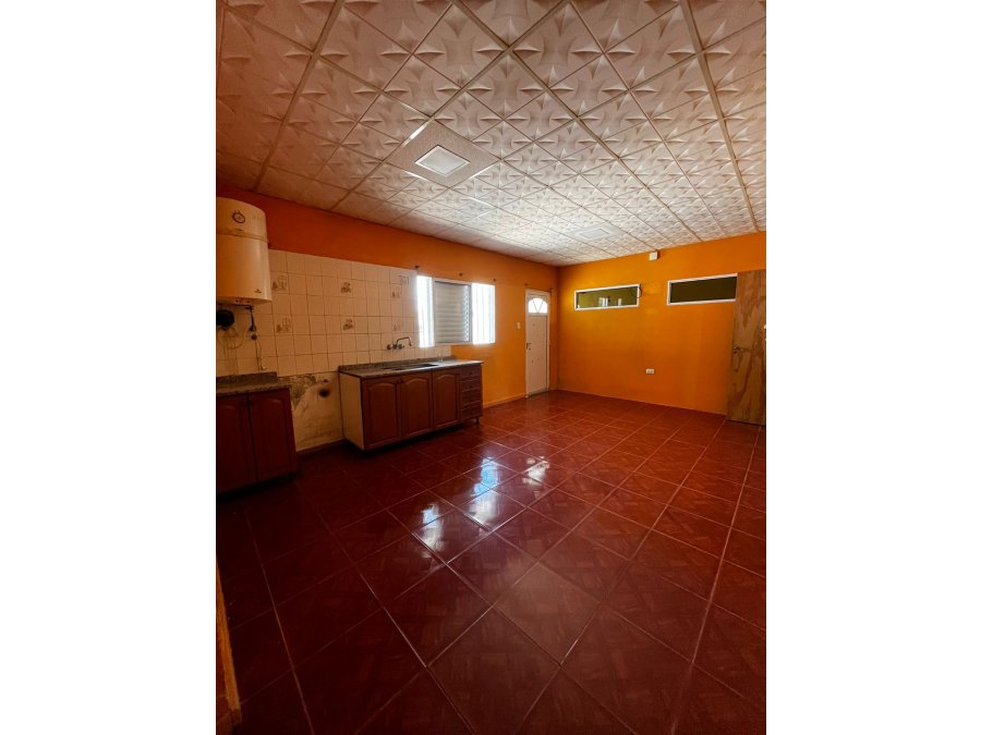 CASA EN VENTA - oportunidad inversion, Colonia Avellaneda