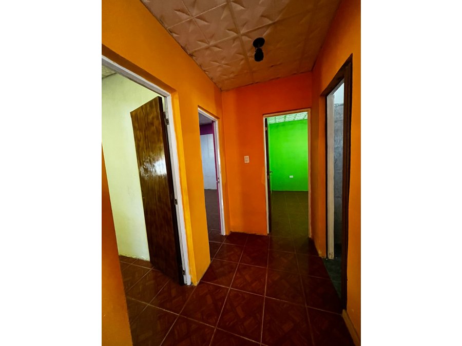 CASA EN VENTA - oportunidad inversion, Colonia Avellaneda