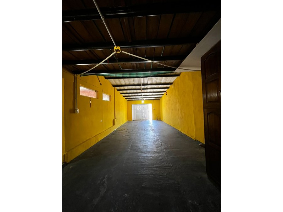 CASA EN VENTA - oportunidad inversion, Colonia Avellaneda
