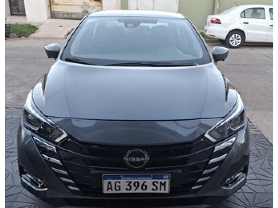 VENDO NISSAN VERSA 1.6 ADVANCE 2024 CON 10.000 KMS.